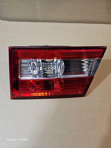 عکس چراغ خطر عقب سمند ال ایکس روی صندوق