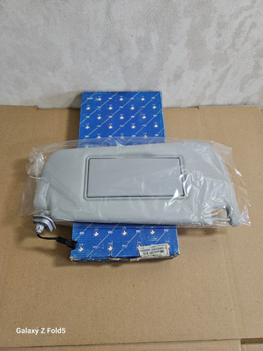 تصویر آفتابگیر راست خاکستری روشن سمند ایساکو