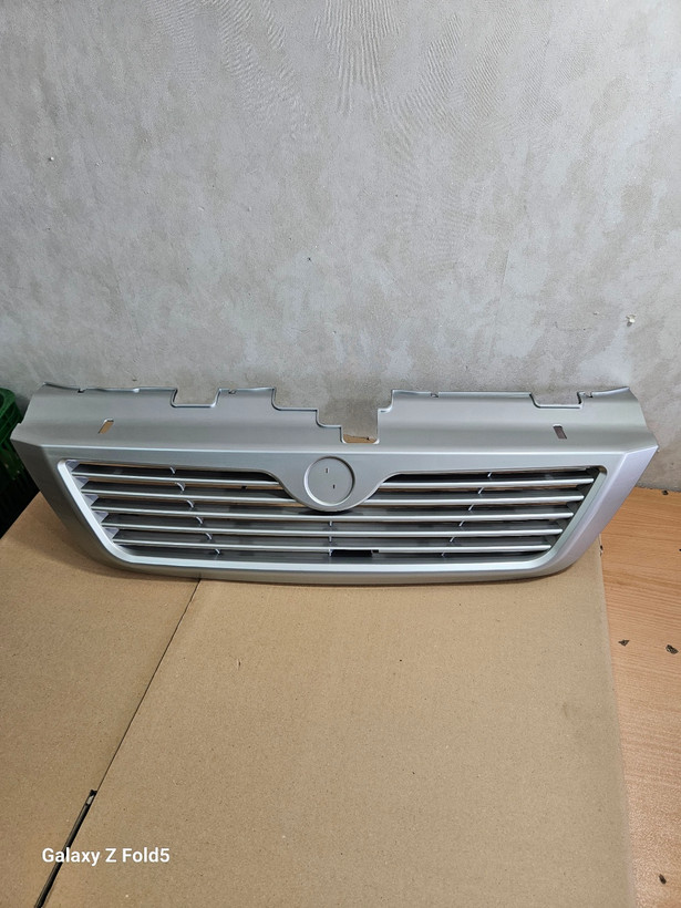 جلو پنجره پراید ۱۱۱ ۱۳۲ نقرهای