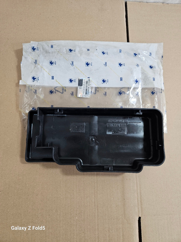 درب جعبه نگهدارنده کنترل یونیت پژو 405 ایساکو